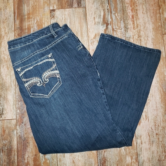 Denim - 20P Women's Avenue Boot Cut Jeans -Very Nice!